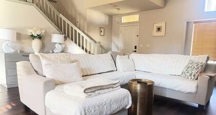 Spacious 4BR Home, w/ Large Pool + Jacuzzi