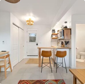 Interior - Casetta Bella: Cozy Retreat 1 block from U of A (Tucson)