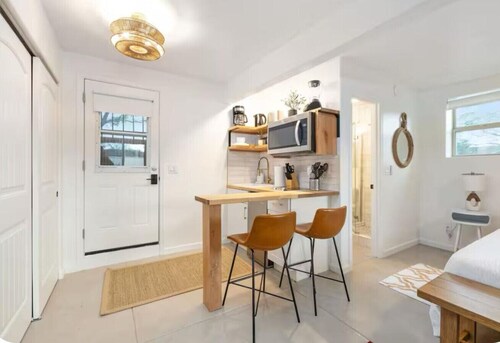 Casetta Bella: Cozy Retreat 1 block from U of A