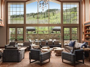 المنشأة من الداخل