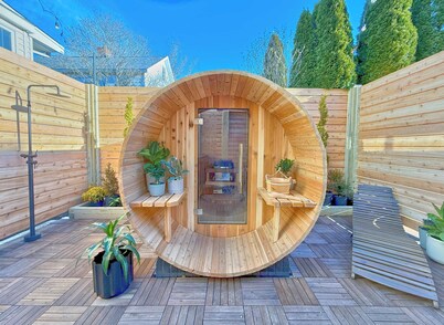 Warren 3BR Retreat: Sauna/Hot Tub | Walk to Dining