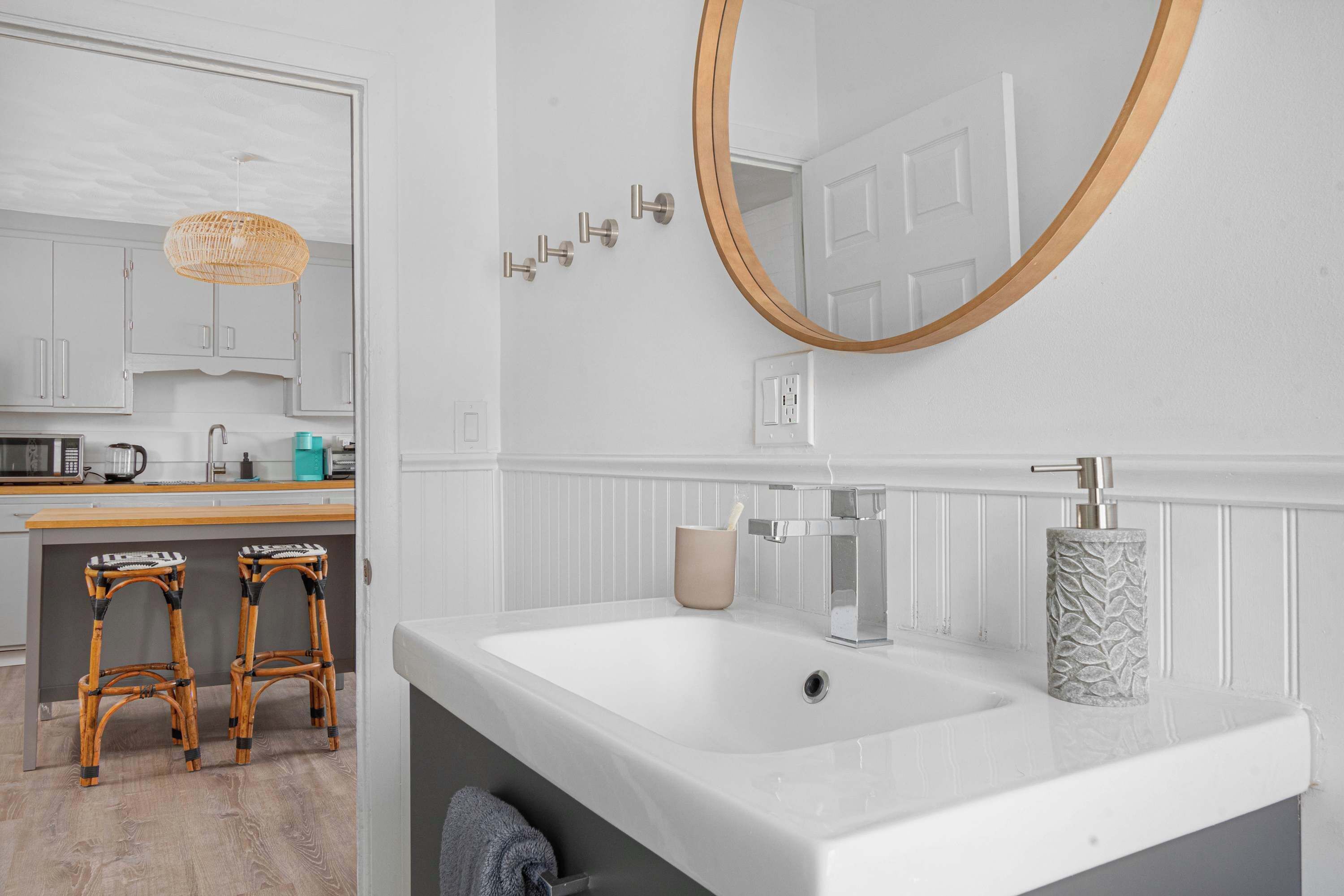 Køleskab, mikrobølgeovn, ovn, kogeplade