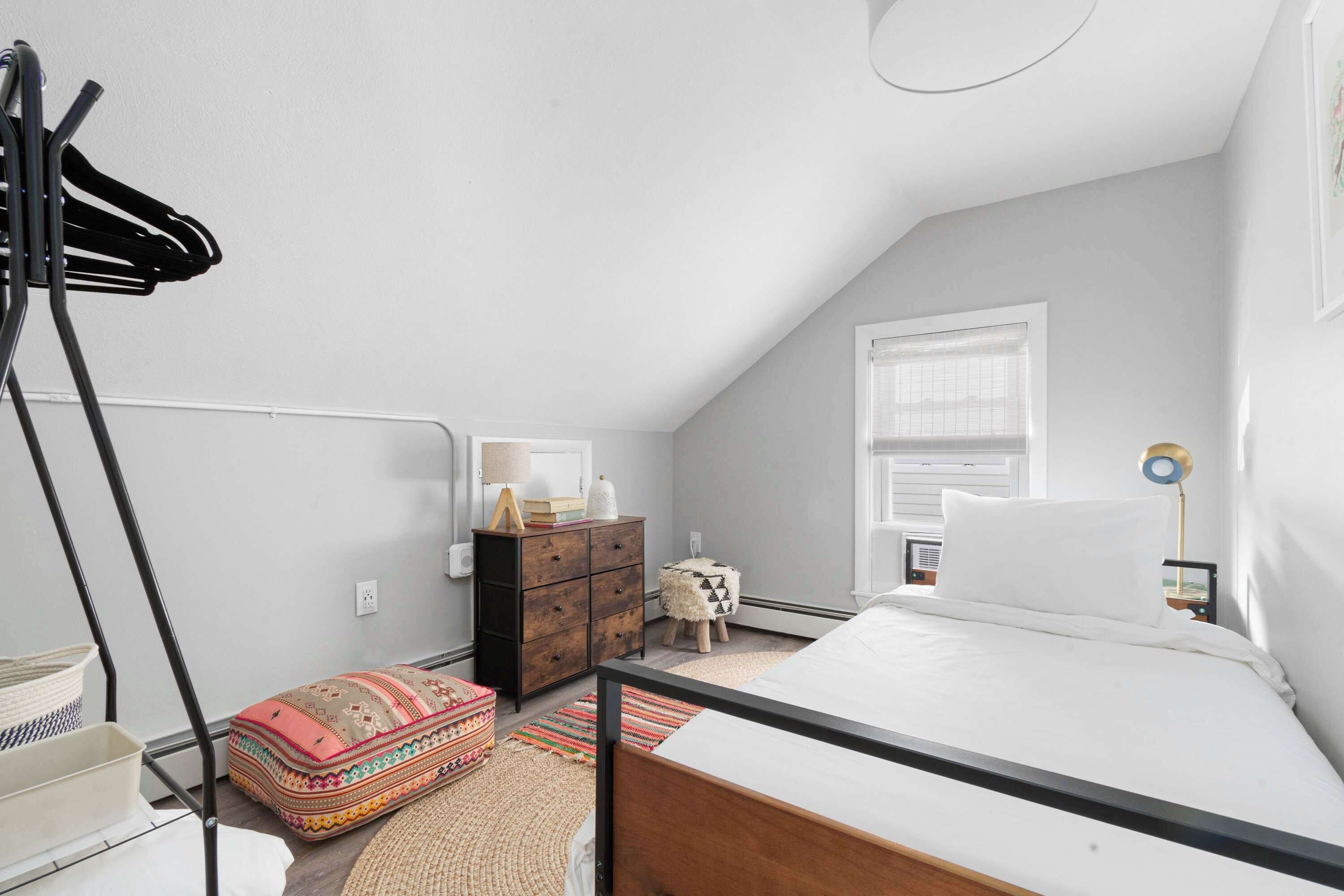 3 bedrooms, desk, iron/ironing board, travel cot