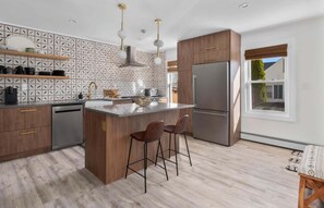 雪櫃、微波爐、焗爐、爐具