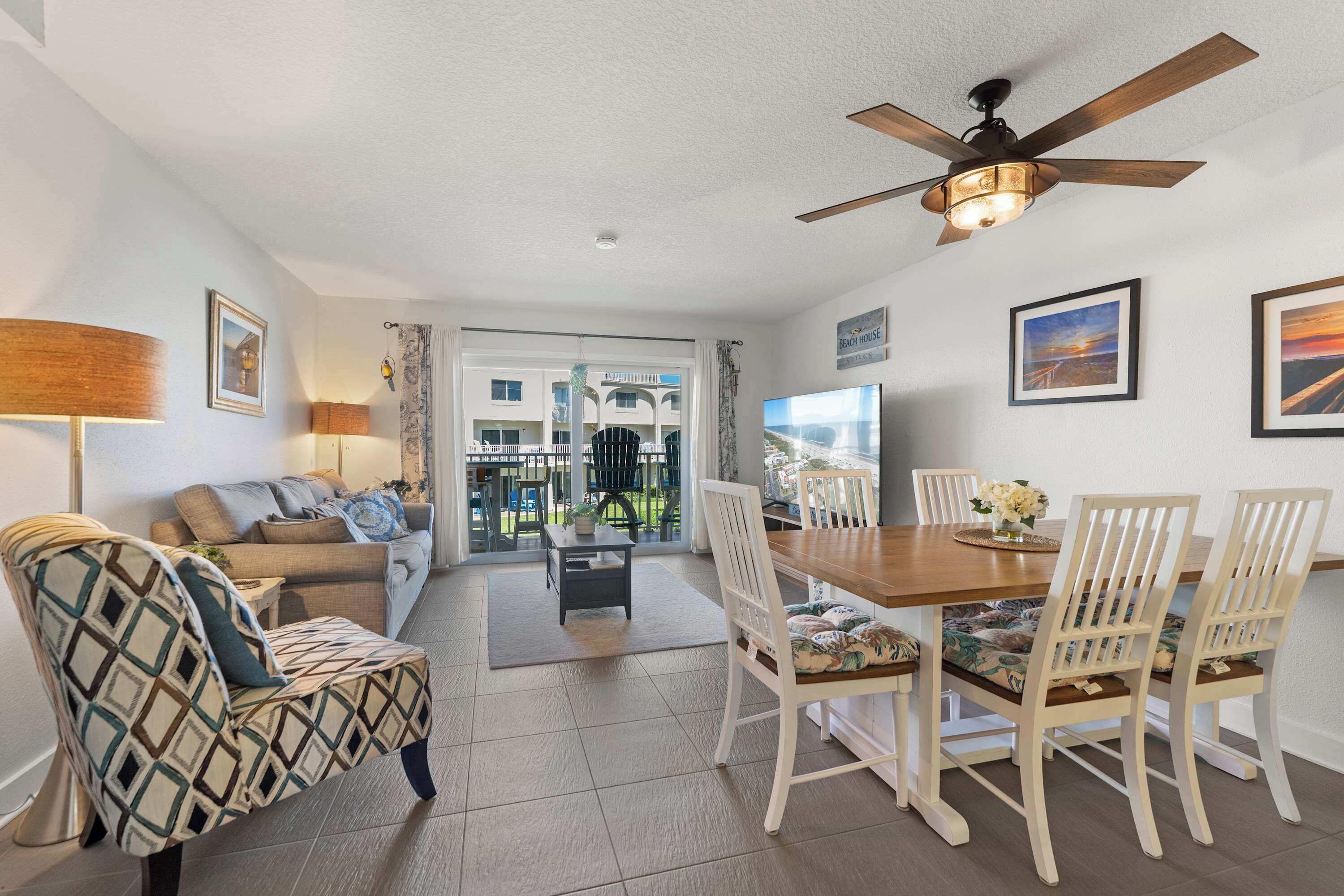 Huoneisto, useita sänkyjä, parveke, valtamerinäköala (Spanish Trace 237) | Ruokailu