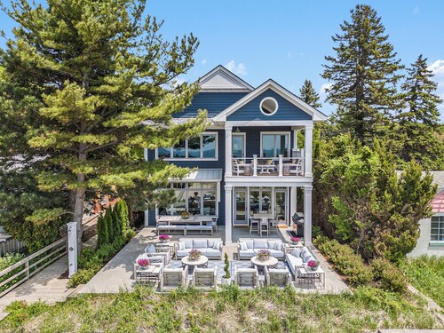 Luxurious 6-bedroom beach house on Lake Michigan between Holland and Grand Haven
