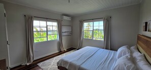 3 bedrooms, in-room safe, desk, iron/ironing board