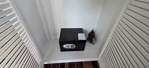 Interior - Cozy 3-bedroom cottage in tranquil Saint Patrick with private yard (Saint Patrick)