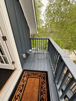 Property grounds - Saugatuck Vacation Rental Studio – Walk to Downtown, Shops, Dining, & Waterfront (Saugatuck)