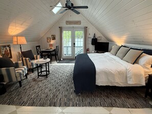 Iron/ironing board, free WiFi, bed sheets - Saugatuck Vacation Rental Studio – Walk to Downtown, Shops, Dining, & Waterfront (Saugatuck)