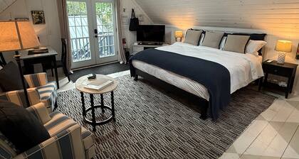 Saugatuck Vacation Rental Studio – Walk to Downtown, Shops, Dining, & Waterfront