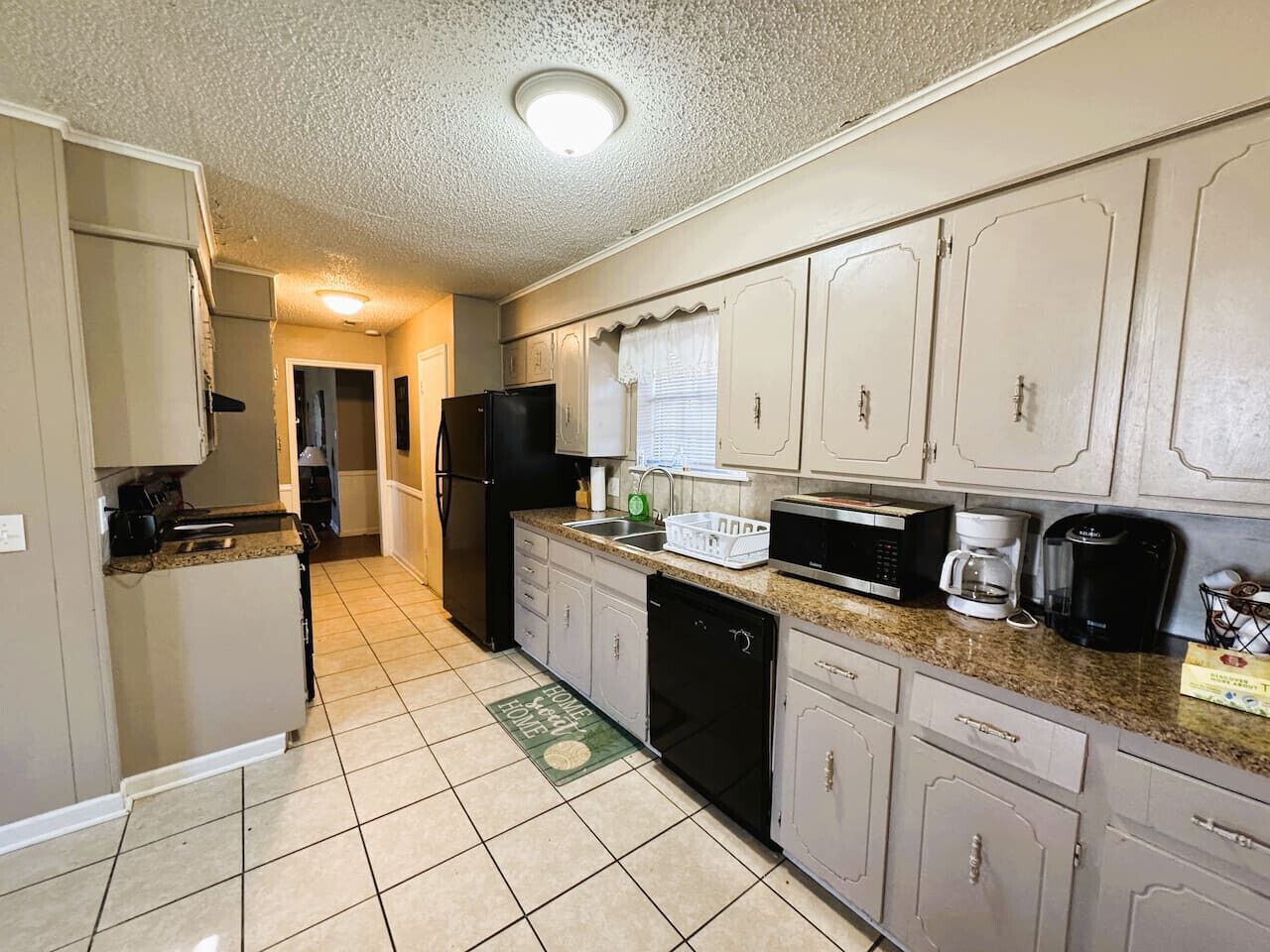 Kylskåp, mikrovågsugn, ugn och spishäll