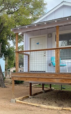 Terrace/patio - Kerrville Standalone Cabin near Downtown & River (Kerrville)