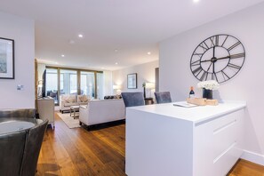 Interior - The Monochrome Suite - *Free Parking*, Central Location, 2 Bed Stylish Apartment (York)