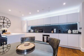 Private kitchen - The Monochrome Suite - *Free Parking*, Central Location, 2 Bed Stylish Apartment (York)