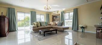 Spacious family home in central PE! Near mall, hospital, beachfront, airport