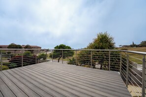 Terrace/patio - Spacious family home in central PE! Near mall, hospital, beachfront, airport (Gqeberha)