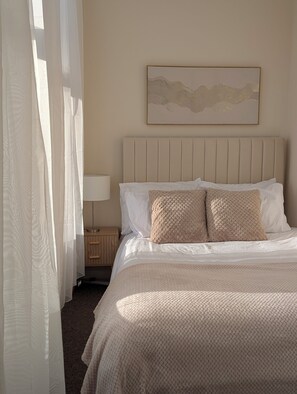 Iron/ironing board, WiFi, bed sheets - Cosy one bedroom flat, Free parking (Leeds)