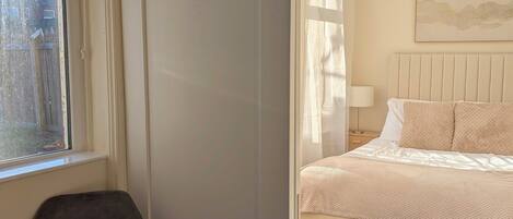 熨斗/熨衫板、Wi-Fi、床單