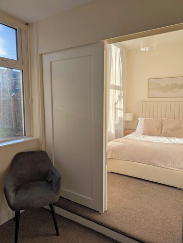 Bright 1-Bed Flat, Free Parking | Easy City Access