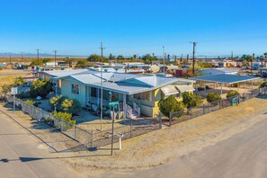 Exterior - Cozy 2-bedroom mobile home in terrific Bombay Beach  with AC (Niland)
