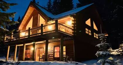 Perfect 3-bedroom cabin in tranquil Crescent Lake Oregon with AC