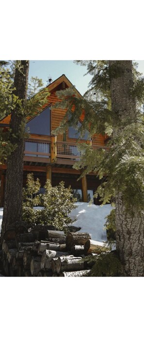 Exterior - Perfect 3-bedroom cabin in tranquil Crescent Lake Oregon with AC (Crescent Lake Junction)