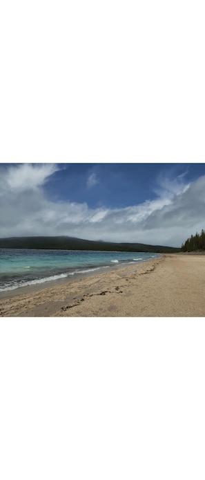 Beach - Perfect 3-bedroom cabin in tranquil Crescent Lake Oregon with AC (Crescent Lake Junction)