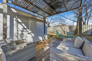 Terrace/patio - Cozy Chic House Near Downtown Dallas W/ Big Backyard at Trinity Grove (Dallas)