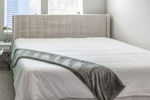 1 slaapkamer, een bureau, wifi, beddengoed