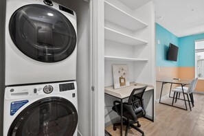 Interior - Tempe Favorite! 1BR w/ Pool Near Downtown & ASU (Tempe)