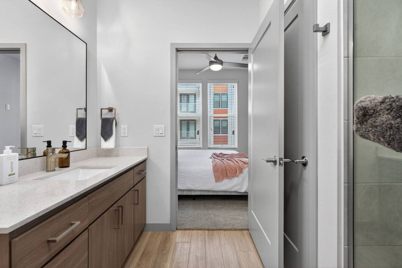 1 bedroom, desk, WiFi, bed sheets