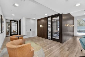 Interior - Business-Ready 1BR Near ASU | Workspace, Fast WiFi (Tempe)