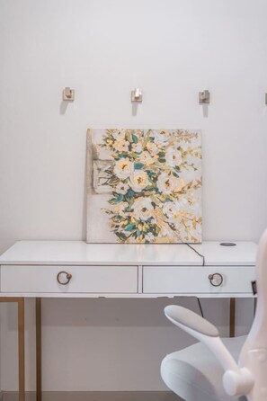 Spa - Modern Studio Apt Near ASU | Pool, Gym & Workspace (Tempe)