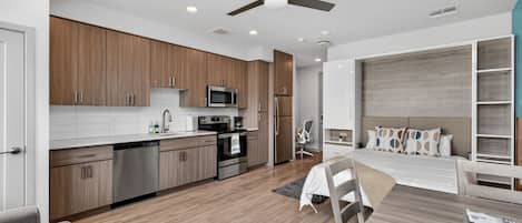 Desk, WiFi, bed sheets