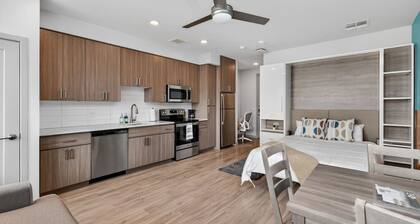 Modern Studio Apt Near ASU | Pool, Gym & Workspace