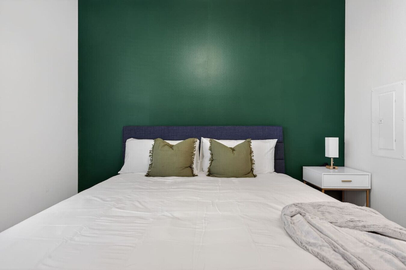 1 bedroom, desk, WiFi, bed sheets