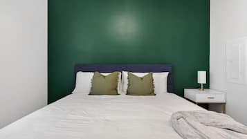 1 bedroom, desk, WiFi, bed sheets