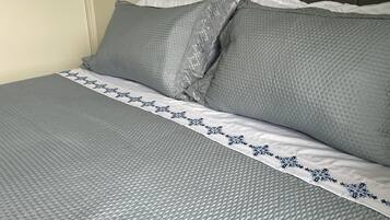 2 bedrooms, iron/ironing board, internet, bed sheets