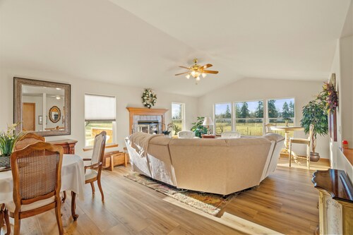 Serene Country Retreat Just Minutes from Town