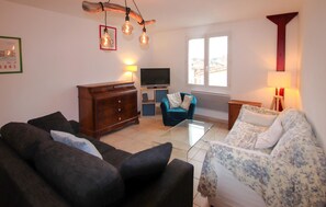 Smart TV - 3 bedroom gorgeous home in Sollies Pont (Sollies Pont)