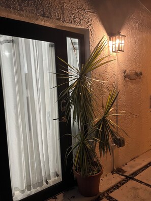 Interior - Clean, cozy and modern house, few minutes to the Airport, beaches and malls. (Dania Beach)