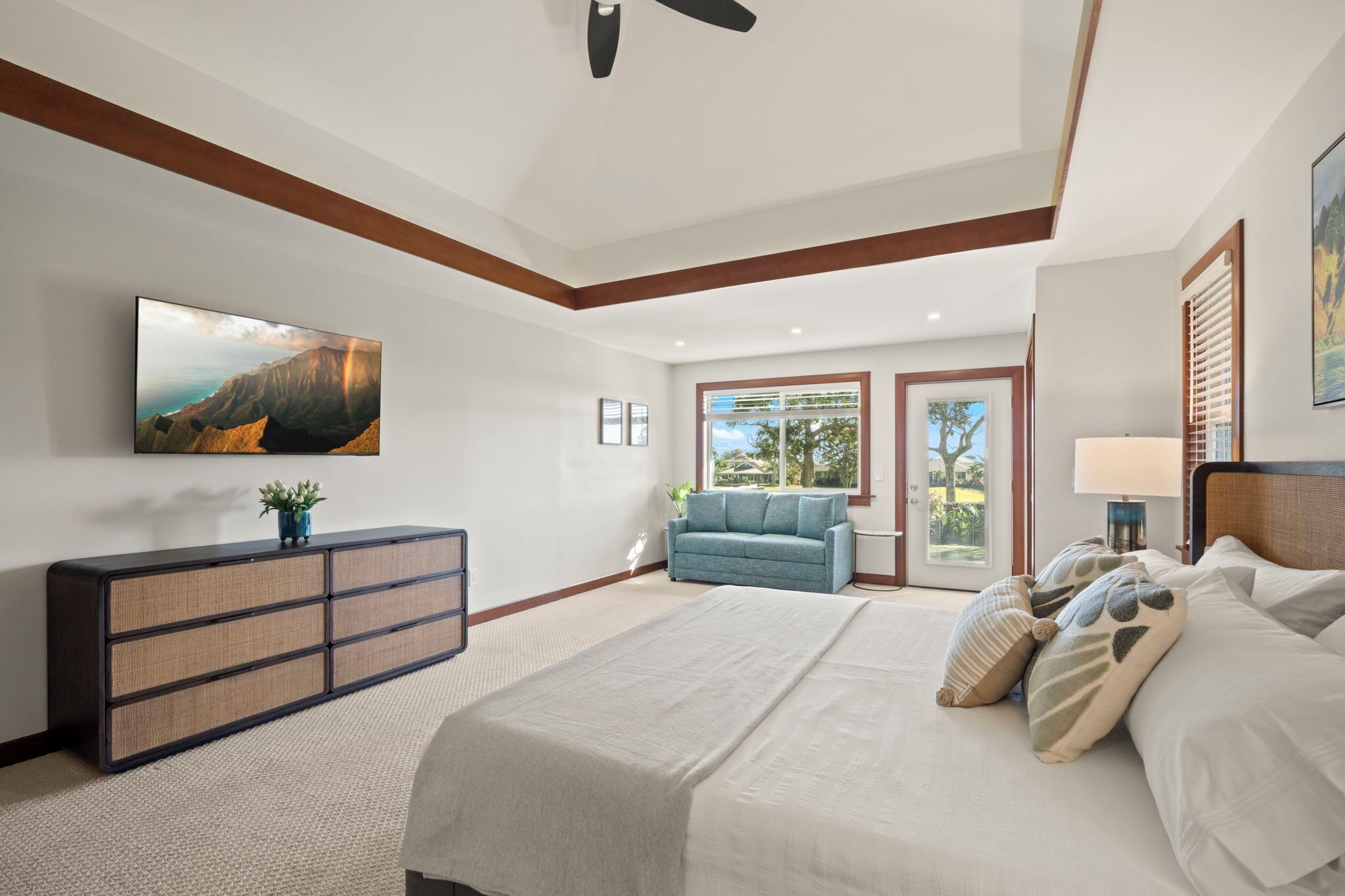 4 bedrooms, desk, iron/ironing board, travel crib