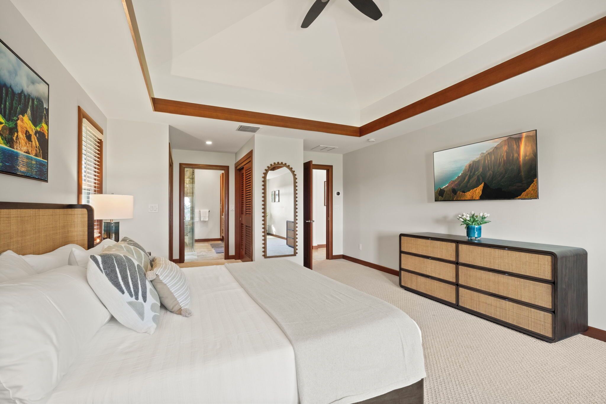 4 bedrooms, desk, iron/ironing board, travel crib