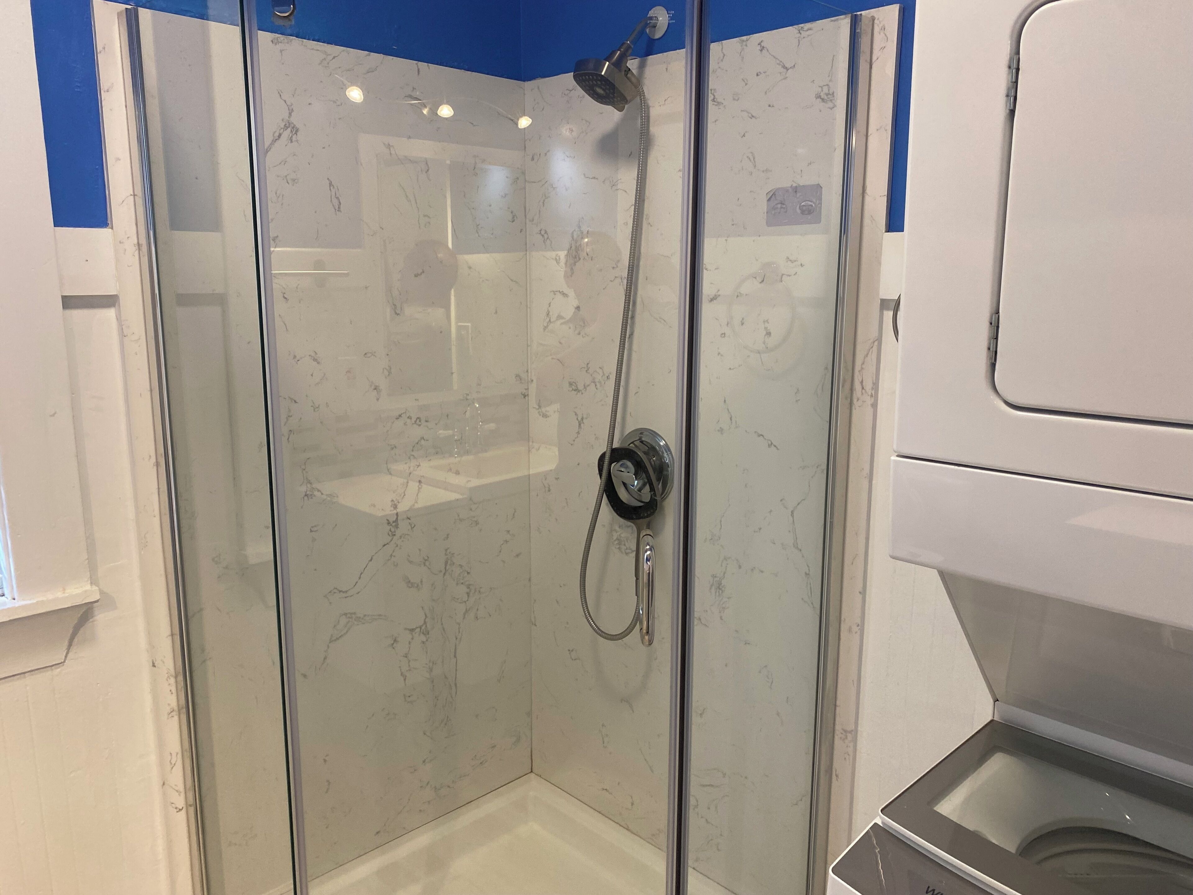 Dusche, Handtücher, Seife, Toilettenpapier