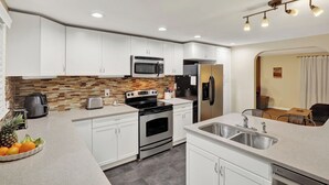 Private kitchen - Cozy 1-bedroom house in charming Lititz, Pa. (Lititz)