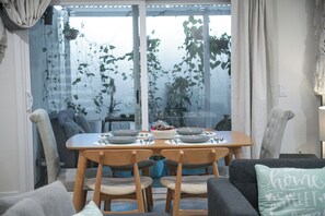 Dining - 20 min to Disneyland, 7 min to Bella Terra Spacious Family Home Near All the Fun (Westminster)