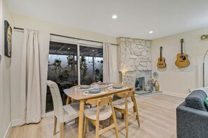 Dining - 20 min to Disneyland, 7 min to Bella Terra Spacious Family Home Near All the Fun (Westminster)
