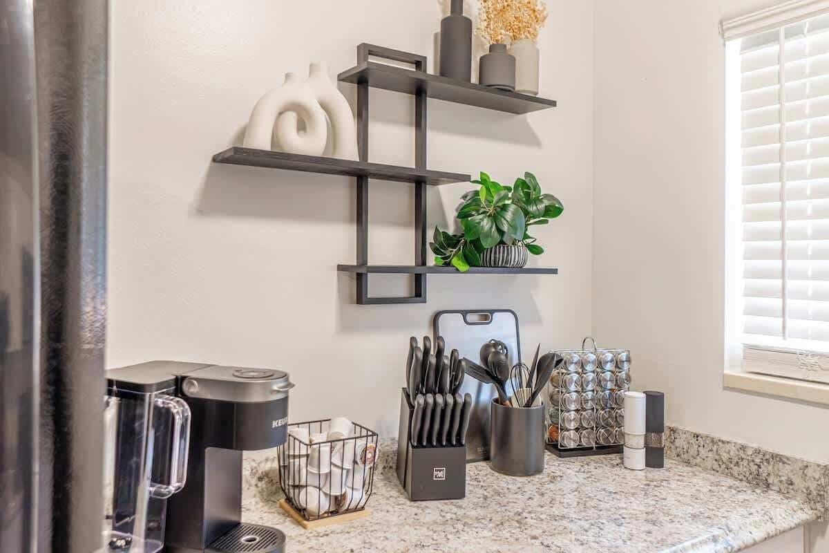 ハウス クイーンベッド 1 台ソファーベッド付き キッチン ガーデンビュー (732 Vine) | 内装