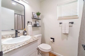 Casa, 1 cama Queen e sofá-cama, cozinha, vista para o jardim (732 Vine) | Banheiro